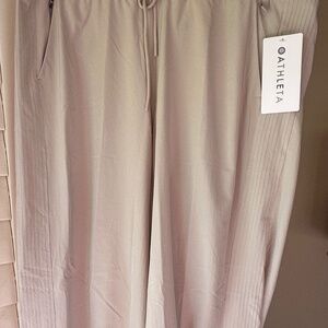 Athleta Avenue Wide Leg Crop Pant 16T Cream color